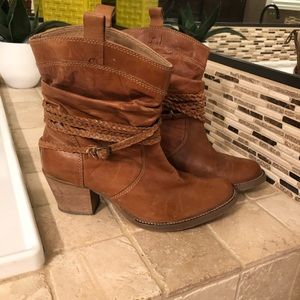 Dingo ankle boots